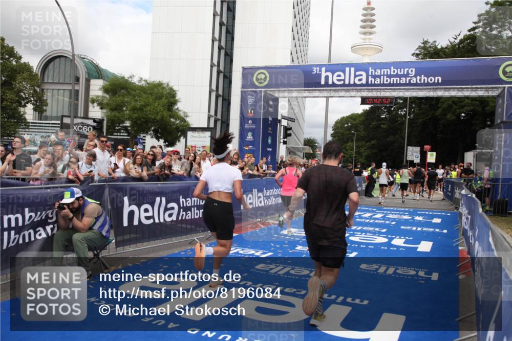 29.06.2025 - hella hamburg halbmarathon Michael Strokosch http://msf.ph/oto/8196084 29.06.2025 10:42:51 Ziel 5011, 7105, 9371, 9534, 13398, 13725, 14447, 14560, 14813, 15297, 15301, 15851 meine-sportfotos.de