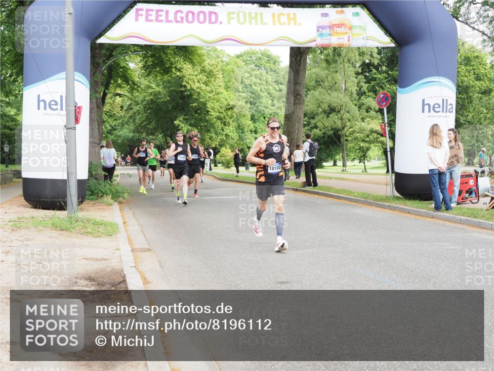 29.06.2025 - hella hamburg halbmarathon MichiJ http://msf.ph/oto/8196112 29.06.2025 10:20:47 Zwischen KM18-KM19 15835, 19118 meine-sportfotos.de