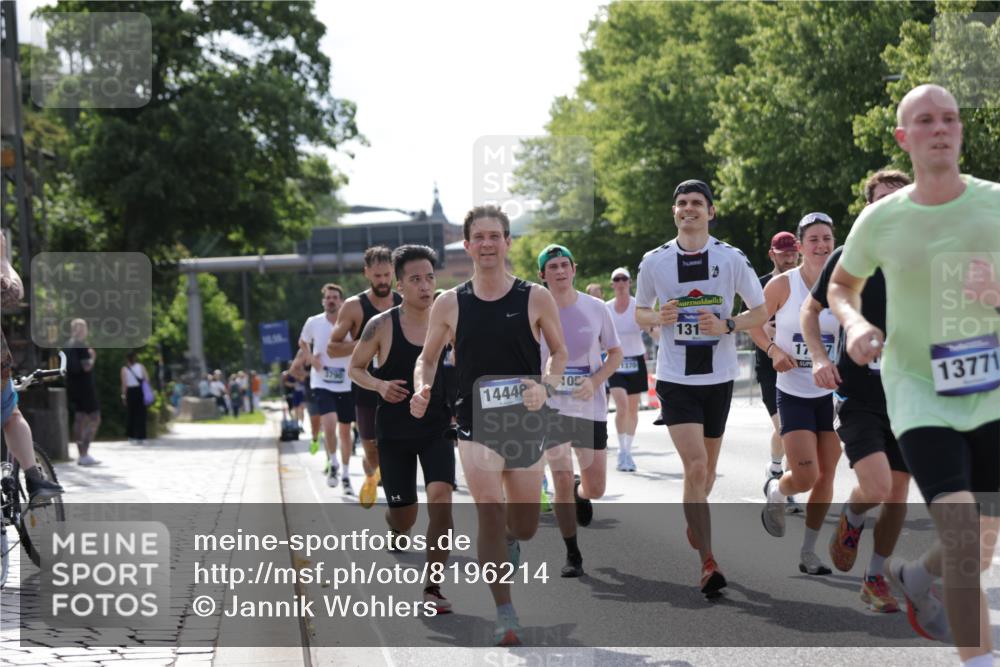 29.06.2025 - hella hamburg halbmarathon Jannik Wohlers http://msf.ph/oto/8196214 29.06.2025 09:46:39 Lombardsbrücke 1053, 1396, 1411, 1577, 2563, 3005, 3790, 3935, 5193, 5660, 6032, 6305, 7080, 7622, 7831, 7867, 8323, 9376, 9519, 10771, 11055, 11370, 11898, 12204, 13148, 13729, 13771, 13991, 14069, 14385, 14388, 14448, 14841, 14899, 14975, 15390, 16417, 16425, 16881, 17014, 17329, 17877, 18357, 18455, 18600, 18731, 18906, 18986 meine-sportfotos.de