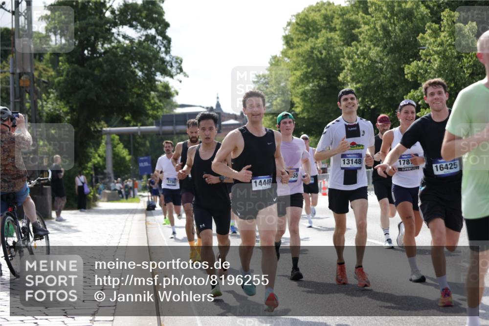 29.06.2025 - hella hamburg halbmarathon Jannik Wohlers http://msf.ph/oto/8196255 29.06.2025 09:46:39 Lombardsbrücke 1053, 1396, 1411, 1577, 2563, 3005, 3790, 3935, 5193, 5660, 6032, 6305, 7080, 7622, 7831, 7867, 8323, 9376, 9519, 10771, 11055, 11370, 11898, 12204, 13148, 13729, 13771, 13991, 14069, 14385, 14388, 14448, 14841, 14899, 14975, 15390, 16417, 16425, 16881, 17014, 17329, 17877, 18357, 18455, 18600, 18731, 18906, 18986 meine-sportfotos.de