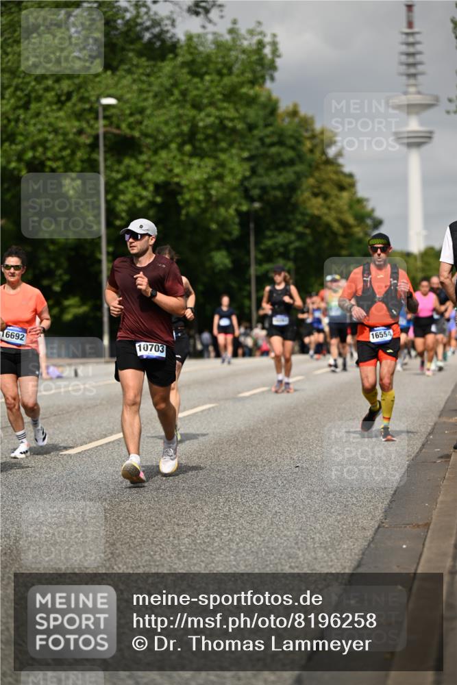 29.06.2025 - hella hamburg halbmarathon Dr. Thomas Lammeyer http://msf.ph/oto/8196258 29.06.2025 10:11:25 Kennedybrücke 1993, 4262, 4502, 5242, 5287, 5807, 5845, 5926, 6517, 6518, 6707, 6713, 6833, 7503, 8585, 10283, 10700, 10703, 11114, 11394 meine-sportfotos.de