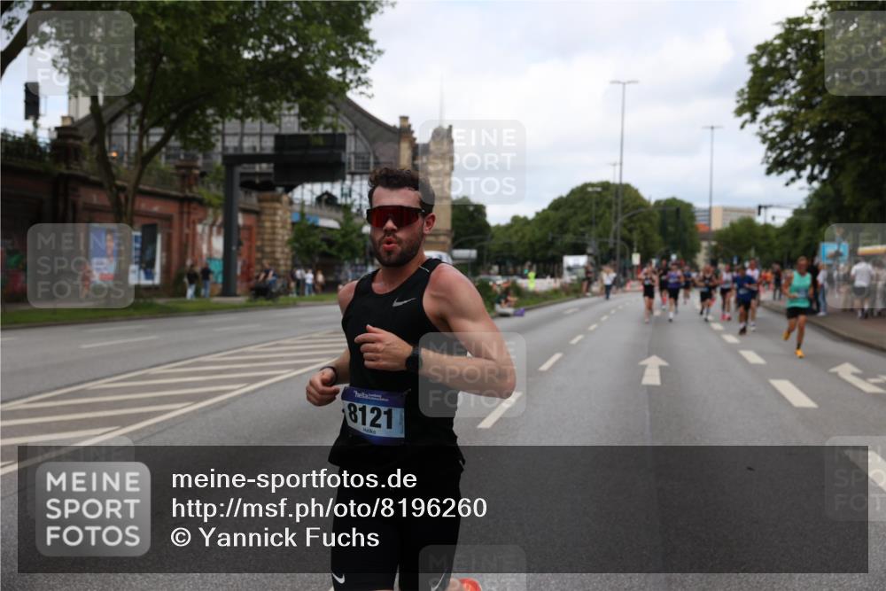 29.06.2025 - hella hamburg halbmarathon Yannick Fuchs http://msf.ph/oto/8196260 29.06.2025 10:31:37 20KM 1385, 1411, 1571, 3959, 4860, 4865, 5003, 5092, 5307, 5315, 5961, 6123, 6529, 7310, 7482, 7831, 8084, 8121, 8362, 9178, 9296, 9313, 10680, 10738, 11120, 11833, 13972, 14459, 14691, 14934, 15261, 15939, 16523, 17024, 17192, 17306, 17658, 17723, 18038, 18062, 18384, 18733, 18824 meine-sportfotos.de
