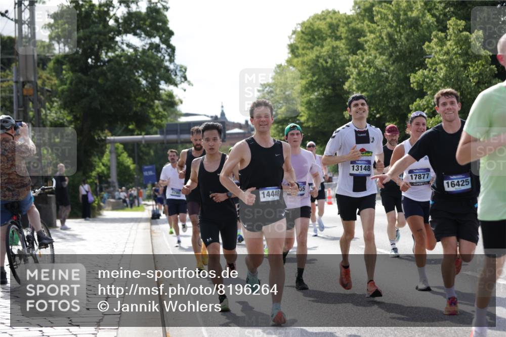29.06.2025 - hella hamburg halbmarathon Jannik Wohlers http://msf.ph/oto/8196264 29.06.2025 09:46:39 Lombardsbrücke 1053, 1396, 1411, 1577, 2563, 3005, 3790, 3935, 5193, 5660, 6032, 6305, 7080, 7622, 7831, 7867, 8323, 9376, 9519, 10771, 11055, 11370, 11898, 12204, 13148, 13729, 13771, 13991, 14069, 14385, 14388, 14448, 14841, 14899, 14975, 15390, 16417, 16425, 16881, 17014, 17329, 17877, 18357, 18455, 18600, 18731, 18906, 18986 meine-sportfotos.de