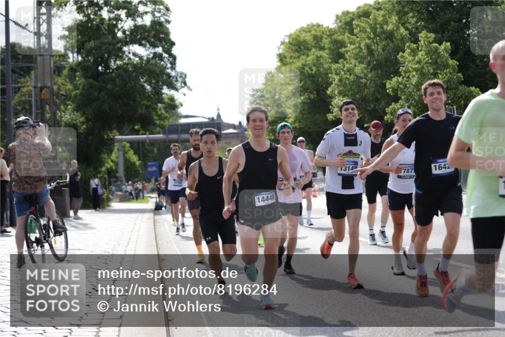 29.06.2025 - hella hamburg halbmarathon Jannik Wohlers http://msf.ph/oto/8196284 29.06.2025 09:46:39 Lombardsbrücke 1053, 1396, 1411, 1577, 2563, 3005, 3790, 3935, 5193, 5660, 6032, 6305, 7080, 7622, 7831, 7867, 8323, 9376, 9519, 10771, 11055, 11370, 11898, 12204, 13148, 13729, 13771, 13991, 14069, 14385, 14388, 14448, 14841, 14899, 14975, 15390, 16417, 16425, 16881, 17014, 17329, 17877, 18357, 18455, 18600, 18731, 18906, 18986 meine-sportfotos.de