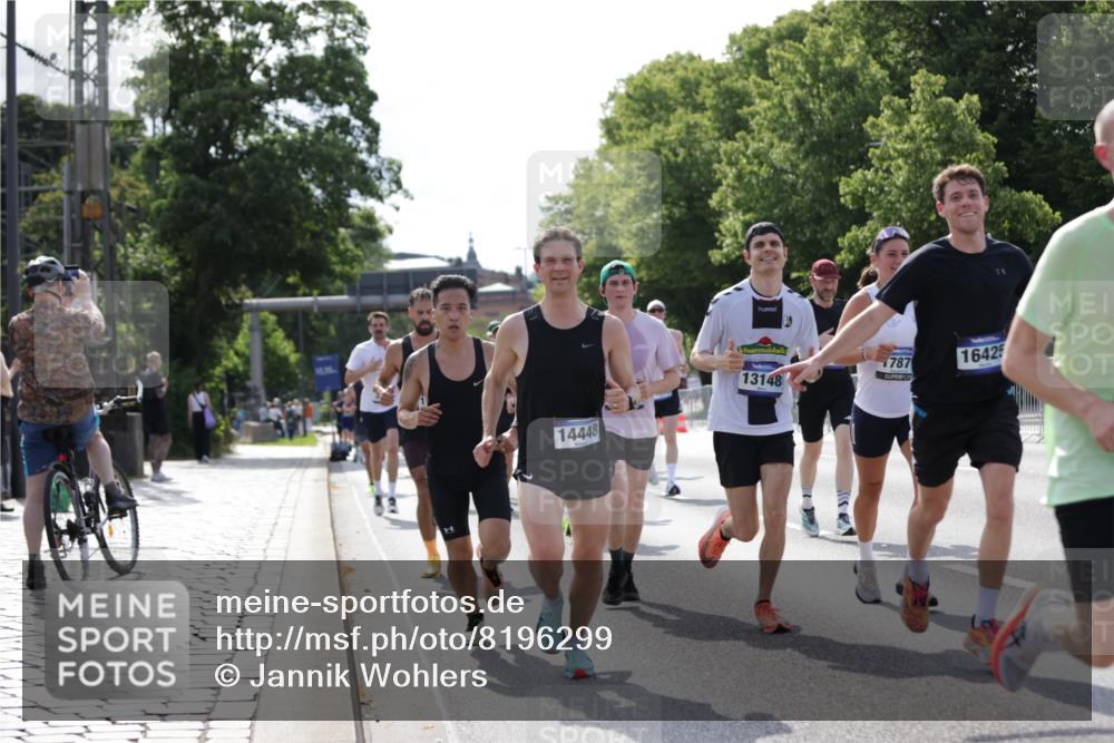 29.06.2025 - hella hamburg halbmarathon Jannik Wohlers http://msf.ph/oto/8196299 29.06.2025 09:46:39 Lombardsbrücke 1053, 1396, 1411, 1577, 2563, 3005, 3790, 3935, 5193, 5660, 6032, 6305, 7080, 7622, 7831, 7867, 8323, 9376, 9519, 10771, 11055, 11370, 11898, 12204, 13148, 13729, 13771, 13991, 14069, 14385, 14388, 14448, 14841, 14899, 14975, 15390, 16417, 16425, 16881, 17014, 17329, 17877, 18357, 18455, 18600, 18731, 18906, 18986 meine-sportfotos.de