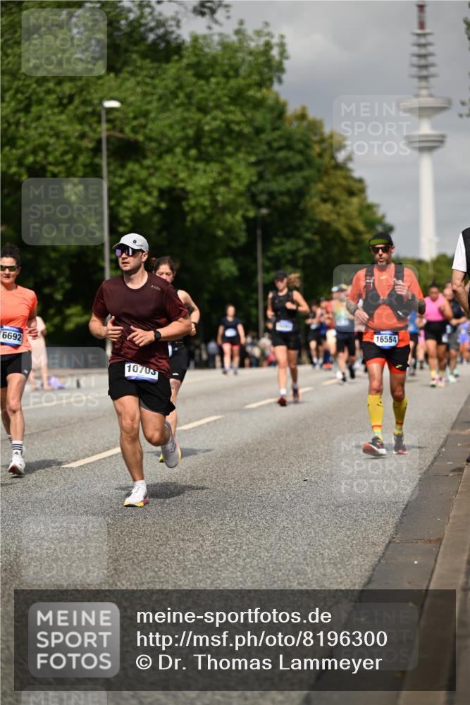 29.06.2025 - hella hamburg halbmarathon Dr. Thomas Lammeyer http://msf.ph/oto/8196300 29.06.2025 10:11:25 Kennedybrücke 1993, 4262, 4502, 5242, 5287, 5807, 5845, 5926, 6517, 6518, 6707, 6713, 6833, 7503, 8585, 10283, 10700, 10703, 11114, 11394 meine-sportfotos.de