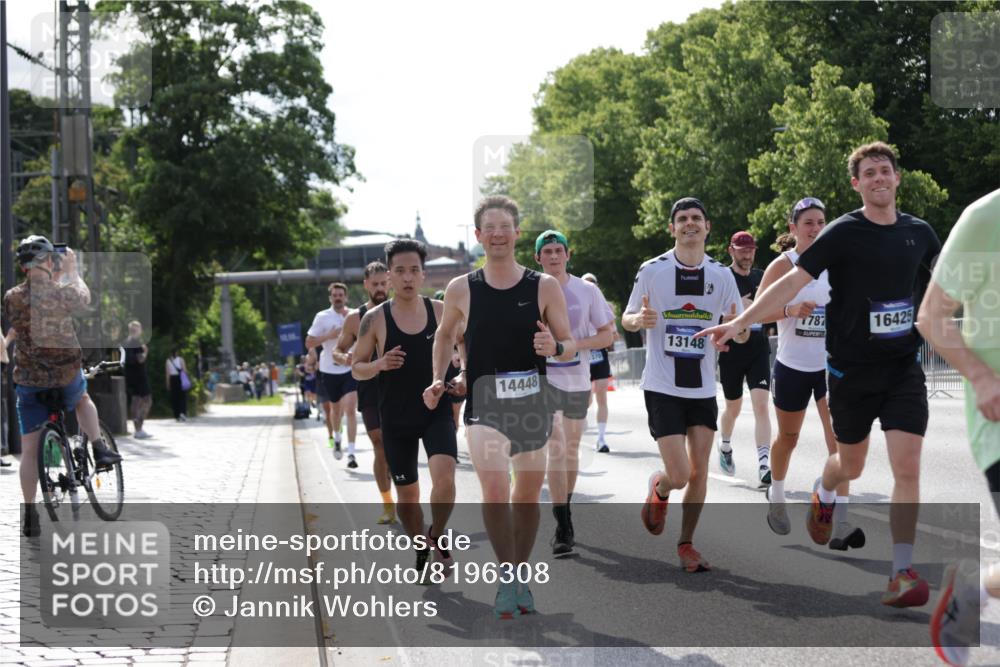 29.06.2025 - hella hamburg halbmarathon Jannik Wohlers http://msf.ph/oto/8196308 29.06.2025 09:46:39 Lombardsbrücke 1053, 1396, 1411, 1577, 2563, 3005, 3790, 3935, 5193, 5660, 6032, 6305, 7080, 7622, 7831, 7867, 8323, 9376, 9519, 10771, 11055, 11370, 11898, 12204, 13148, 13729, 13771, 13991, 14069, 14385, 14388, 14448, 14841, 14899, 14975, 15390, 16417, 16425, 16881, 17014, 17329, 17877, 18357, 18455, 18600, 18731, 18906, 18986 meine-sportfotos.de