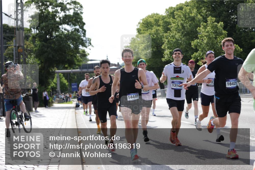29.06.2025 - hella hamburg halbmarathon Jannik Wohlers http://msf.ph/oto/8196319 29.06.2025 09:46:40 Lombardsbrücke 1053, 1396, 1411, 1577, 2563, 3005, 3790, 3935, 5193, 5660, 6032, 6305, 7080, 7622, 7831, 7867, 8323, 9376, 9519, 10771, 11055, 11370, 11898, 12204, 13148, 13729, 13771, 13991, 14069, 14385, 14388, 14448, 14841, 14899, 14975, 15390, 16417, 16425, 16881, 17014, 17329, 17877, 18357, 18455, 18731, 18906, 18986 meine-sportfotos.de