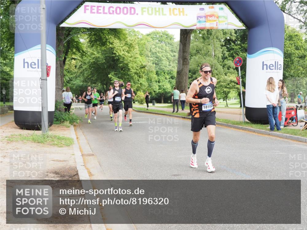 29.06.2025 - hella hamburg halbmarathon MichiJ http://msf.ph/oto/8196320 29.06.2025 10:20:48 Zwischen KM18-KM19 15835, 18102, 19118 meine-sportfotos.de