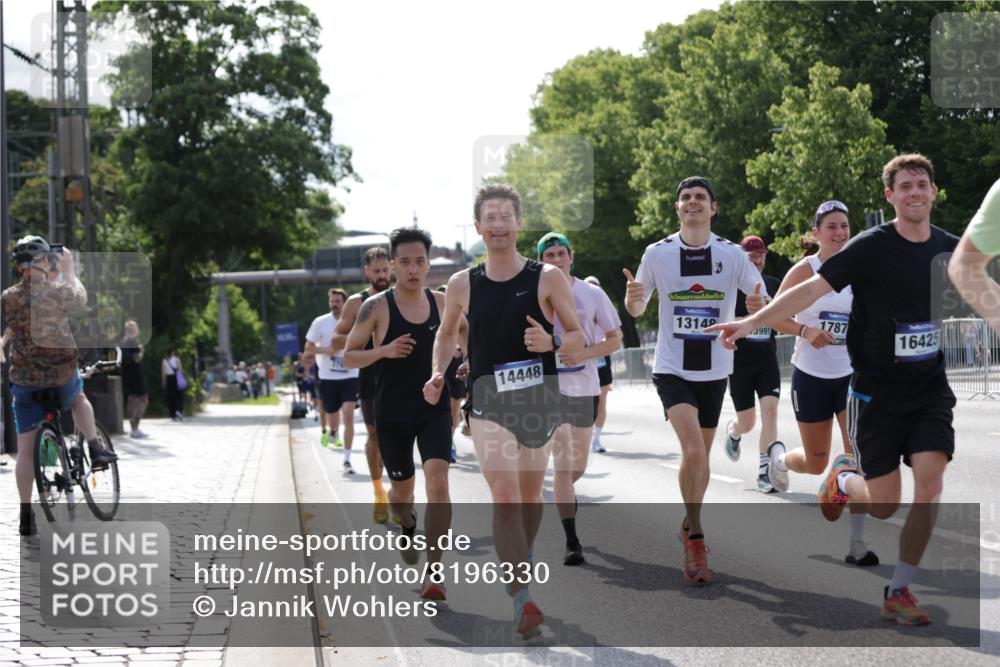 29.06.2025 - hella hamburg halbmarathon Jannik Wohlers http://msf.ph/oto/8196330 29.06.2025 09:46:40 Lombardsbrücke 1053, 1396, 1411, 1577, 2563, 3005, 3790, 3935, 5193, 5660, 6032, 6305, 7080, 7622, 7831, 7867, 8323, 9376, 9519, 10771, 11055, 11370, 11898, 12204, 13148, 13729, 13771, 13991, 14069, 14385, 14388, 14448, 14841, 14899, 14975, 15390, 16417, 16425, 16881, 17014, 17329, 17877, 18357, 18455, 18731, 18906, 18986 meine-sportfotos.de
