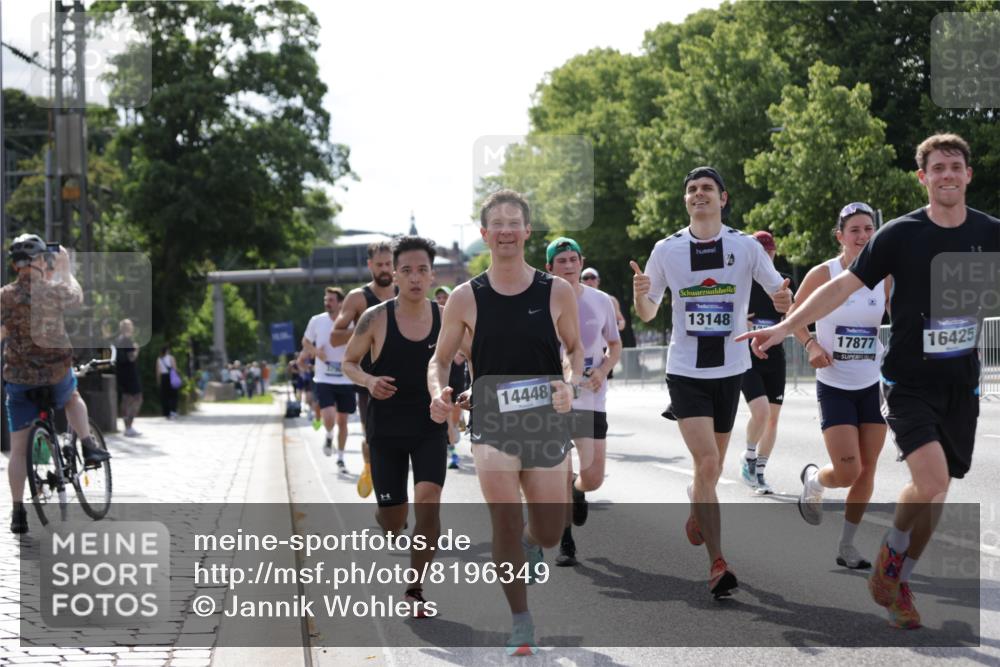 29.06.2025 - hella hamburg halbmarathon Jannik Wohlers http://msf.ph/oto/8196349 29.06.2025 09:46:40 Lombardsbrücke 1053, 1396, 1411, 1577, 2563, 3005, 3790, 3935, 5193, 5660, 6032, 6305, 7080, 7622, 7831, 7867, 8323, 9376, 9519, 10771, 11055, 11370, 11898, 12204, 13148, 13729, 13771, 13991, 14069, 14385, 14388, 14448, 14841, 14899, 14975, 15390, 16417, 16425, 16881, 17014, 17329, 17877, 18357, 18455, 18731, 18906, 18986 meine-sportfotos.de