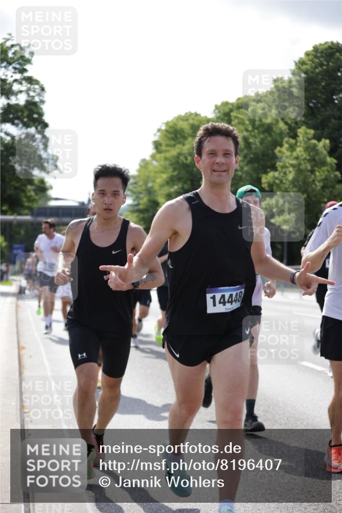 29.06.2025 - hella hamburg halbmarathon Jannik Wohlers http://msf.ph/oto/8196407 29.06.2025 09:46:41 Lombardsbrücke 1053, 1396, 1411, 1577, 2563, 2836, 3005, 3790, 3935, 5193, 5660, 6032, 6305, 7080, 7831, 7867, 8323, 9376, 9519, 10771, 11055, 11370, 11898, 12204, 13148, 13729, 13771, 13991, 14069, 14385, 14388, 14448, 14841, 14899, 14975, 15390, 16177, 16417, 16425, 16881, 17014, 17329, 17877, 18357, 18455, 18731, 18906, 18986 meine-sportfotos.de