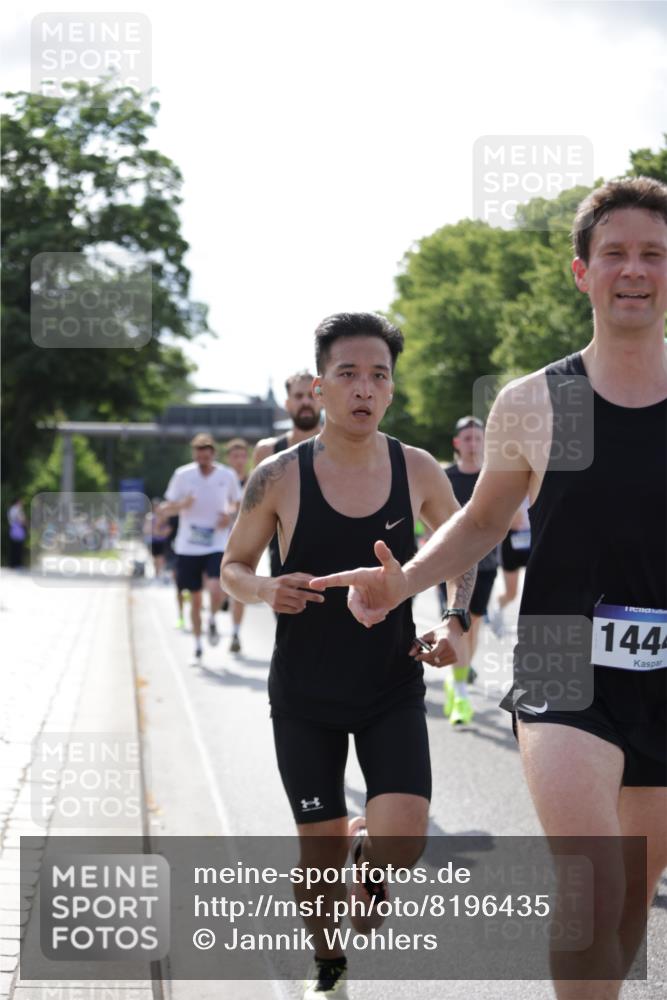 29.06.2025 - hella hamburg halbmarathon Jannik Wohlers http://msf.ph/oto/8196435 29.06.2025 09:46:41 Lombardsbrücke 1053, 1396, 1411, 1577, 2563, 2836, 3005, 3790, 3935, 5193, 5660, 6032, 6305, 7080, 7831, 7867, 8323, 9376, 9519, 10771, 11055, 11370, 11898, 12204, 13148, 13729, 13771, 13991, 14069, 14385, 14388, 14448, 14841, 14899, 14975, 15390, 16177, 16417, 16425, 16881, 17014, 17329, 17877, 18357, 18455, 18731, 18906, 18986 meine-sportfotos.de