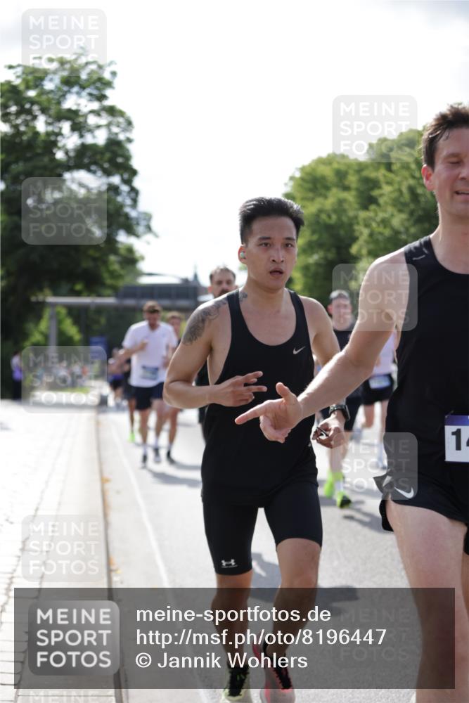 29.06.2025 - hella hamburg halbmarathon Jannik Wohlers http://msf.ph/oto/8196447 29.06.2025 09:46:41 Lombardsbrücke 1053, 1396, 1411, 1577, 2563, 2836, 3005, 3790, 3935, 5193, 5660, 6032, 6305, 7080, 7831, 7867, 8323, 9376, 9519, 10771, 11055, 11370, 11898, 12204, 13148, 13729, 13771, 13991, 14069, 14385, 14388, 14448, 14841, 14899, 14975, 15390, 16177, 16417, 16425, 16881, 17014, 17329, 17877, 18357, 18455, 18731, 18906, 18986 meine-sportfotos.de