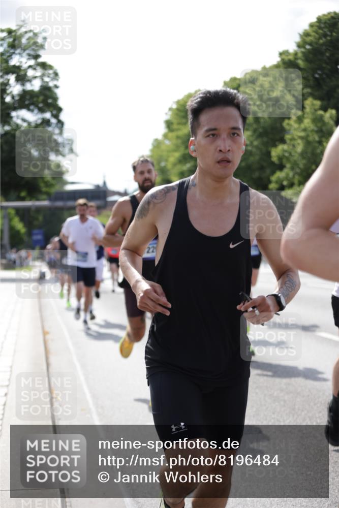29.06.2025 - hella hamburg halbmarathon Jannik Wohlers http://msf.ph/oto/8196484 29.06.2025 09:46:41 Lombardsbrücke 1053, 1396, 1411, 1577, 2563, 2836, 3005, 3790, 3935, 5193, 5660, 6032, 6305, 7080, 7831, 7867, 8323, 9376, 9519, 10771, 11055, 11370, 11898, 12204, 13148, 13729, 13771, 13991, 14069, 14385, 14388, 14448, 14841, 14899, 14975, 15390, 16177, 16417, 16425, 16881, 17014, 17329, 17877, 18357, 18455, 18731, 18906, 18986 meine-sportfotos.de