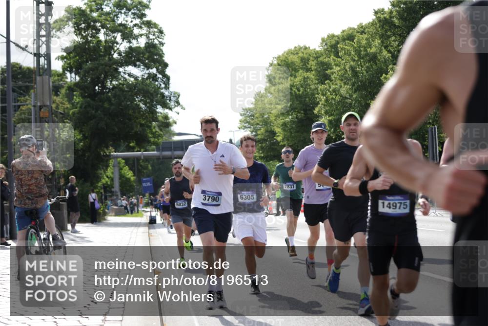 29.06.2025 - hella hamburg halbmarathon Jannik Wohlers http://msf.ph/oto/8196513 29.06.2025 09:46:43 Lombardsbrücke 1053, 1396, 1411, 1577, 1959, 2563, 2836, 3005, 3790, 3935, 5193, 6032, 6305, 7080, 7831, 7867, 8323, 9376, 9519, 10771, 11055, 11370, 11898, 12204, 13148, 13771, 13972, 13991, 14069, 14385, 14388, 14448, 14841, 14899, 14975, 15348, 15390, 16177, 16417, 16425, 16881, 17014, 17329, 17877, 18357, 18455, 18731, 18906, 18986 meine-sportfotos.de