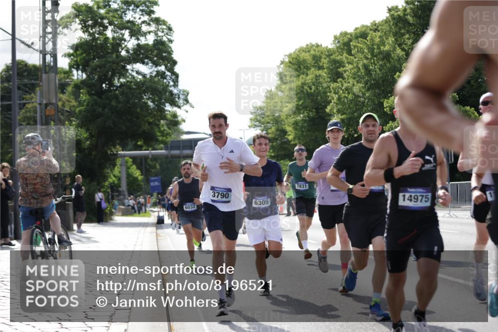 29.06.2025 - hella hamburg halbmarathon Jannik Wohlers http://msf.ph/oto/8196521 29.06.2025 09:46:43 Lombardsbrücke 1053, 1396, 1411, 1577, 1959, 2563, 2836, 3005, 3790, 3935, 5193, 6032, 6305, 7080, 7831, 7867, 8323, 9376, 9519, 10771, 11055, 11370, 11898, 12204, 13148, 13771, 13972, 13991, 14069, 14385, 14388, 14448, 14841, 14899, 14975, 15348, 15390, 16177, 16417, 16425, 16881, 17014, 17329, 17877, 18357, 18455, 18731, 18906, 18986 meine-sportfotos.de