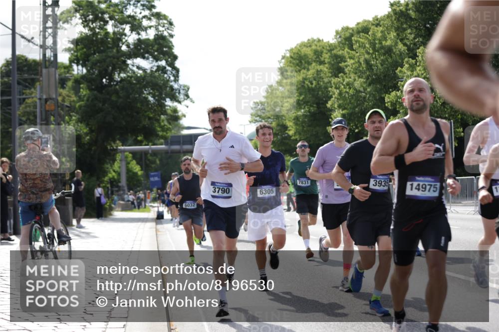 29.06.2025 - hella hamburg halbmarathon Jannik Wohlers http://msf.ph/oto/8196530 29.06.2025 09:46:43 Lombardsbrücke 1053, 1396, 1411, 1577, 1959, 2563, 2836, 3005, 3790, 3935, 5193, 6032, 6305, 7080, 7831, 7867, 8323, 9376, 9519, 10771, 11055, 11370, 11898, 12204, 13148, 13771, 13972, 13991, 14069, 14385, 14388, 14448, 14841, 14899, 14975, 15348, 15390, 16177, 16417, 16425, 16881, 17014, 17329, 17877, 18357, 18455, 18731, 18906, 18986 meine-sportfotos.de
