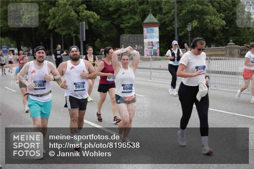 29.06.2025 - hella hamburg halbmarathon Jannik Wohlers http://msf.ph/oto/8196538 29.06.2025 11:14:27 Lombardsbrücke 1492, 1493, 2875, 3269, 3495, 3659, 3872, 3887, 3888, 5576, 5737, 5918, 5968, 6046, 6264, 6268, 6372, 6659, 7819, 8404, 8782, 10231, 10233, 10265, 10947, 10949, 11257, 12110, 12971, 13253, 13396, 14120, 14455, 14716, 14763, 14943, 15167, 16462, 16463, 17430, 17920, 18468, 18472, 18473, 18770, 19136 meine-sportfotos.de