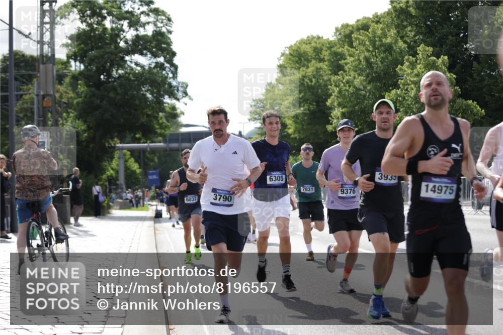 29.06.2025 - hella hamburg halbmarathon Jannik Wohlers http://msf.ph/oto/8196557 29.06.2025 09:46:43 Lombardsbrücke 1053, 1396, 1411, 1577, 1959, 2563, 2836, 3005, 3790, 3935, 5193, 6032, 6305, 7080, 7831, 7867, 8323, 9376, 9519, 10771, 11055, 11370, 11898, 12204, 13148, 13771, 13972, 13991, 14069, 14385, 14388, 14448, 14841, 14899, 14975, 15348, 15390, 16177, 16417, 16425, 16881, 17014, 17329, 17877, 18357, 18455, 18731, 18906, 18986 meine-sportfotos.de
