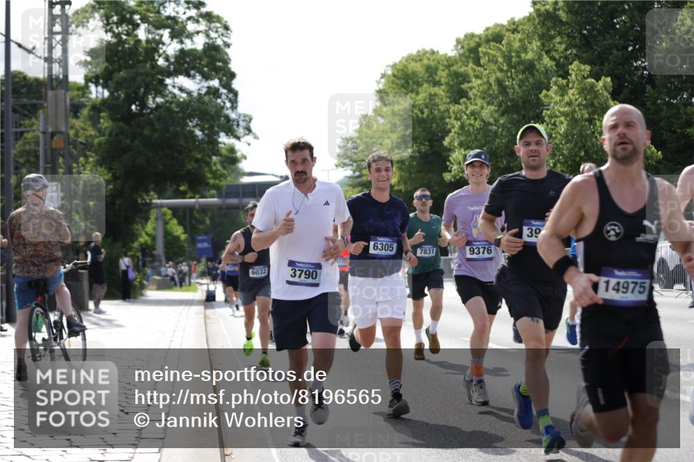 29.06.2025 - hella hamburg halbmarathon Jannik Wohlers http://msf.ph/oto/8196565 29.06.2025 09:46:43 Lombardsbrücke 1053, 1396, 1411, 1577, 1959, 2563, 2836, 3005, 3790, 3935, 5193, 6032, 6305, 7080, 7831, 7867, 8323, 9376, 9519, 10771, 11055, 11370, 11898, 12204, 13148, 13771, 13972, 13991, 14069, 14385, 14388, 14448, 14841, 14899, 14975, 15348, 15390, 16177, 16417, 16425, 16881, 17014, 17329, 17877, 18357, 18455, 18731, 18906, 18986 meine-sportfotos.de
