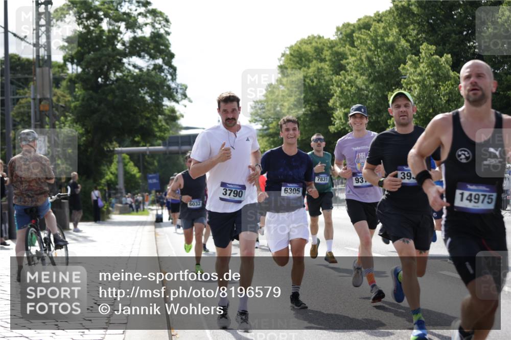 29.06.2025 - hella hamburg halbmarathon Jannik Wohlers http://msf.ph/oto/8196579 29.06.2025 09:46:43 Lombardsbrücke 1053, 1396, 1411, 1577, 1959, 2563, 2836, 3005, 3790, 3935, 5193, 6032, 6305, 7080, 7831, 7867, 8323, 9376, 9519, 10771, 11055, 11370, 11898, 12204, 13148, 13771, 13972, 13991, 14069, 14385, 14388, 14448, 14841, 14899, 14975, 15348, 15390, 16177, 16417, 16425, 16881, 17014, 17329, 17877, 18357, 18455, 18731, 18906, 18986 meine-sportfotos.de