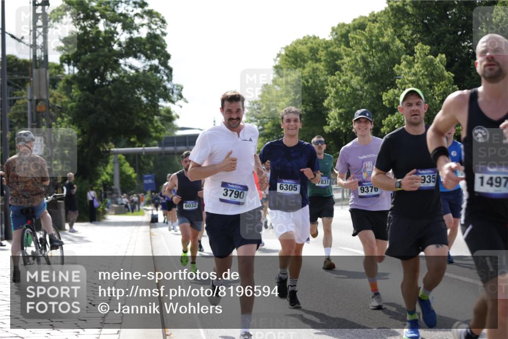 29.06.2025 - hella hamburg halbmarathon Jannik Wohlers http://msf.ph/oto/8196594 29.06.2025 09:46:43 Lombardsbrücke 1053, 1396, 1411, 1577, 1959, 2563, 2836, 3005, 3790, 3935, 5193, 6032, 6305, 7080, 7831, 7867, 8323, 9376, 9519, 10771, 11055, 11370, 11898, 12204, 13148, 13771, 13972, 13991, 14069, 14385, 14388, 14448, 14841, 14899, 14975, 15348, 15390, 16177, 16417, 16425, 16881, 17014, 17329, 17877, 18357, 18455, 18731, 18906, 18986 meine-sportfotos.de