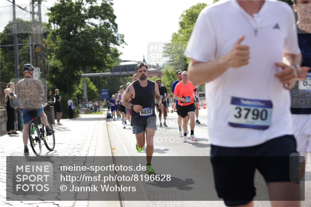 29.06.2025 - hella hamburg halbmarathon Jannik Wohlers http://msf.ph/oto/8196628 29.06.2025 09:46:45 Lombardsbrücke 1053, 1396, 1407, 1411, 1577, 1959, 2563, 2836, 3005, 3790, 3935, 4740, 5193, 6032, 6305, 6915, 7080, 7831, 8323, 9376, 9508, 9519, 10771, 11055, 11370, 11898, 12204, 13148, 13771, 13972, 13991, 14069, 14385, 14388, 14448, 14841, 14975, 15348, 15390, 16177, 16425, 16881, 17014, 17877, 18455, 18731, 18906, 18986 meine-sportfotos.de