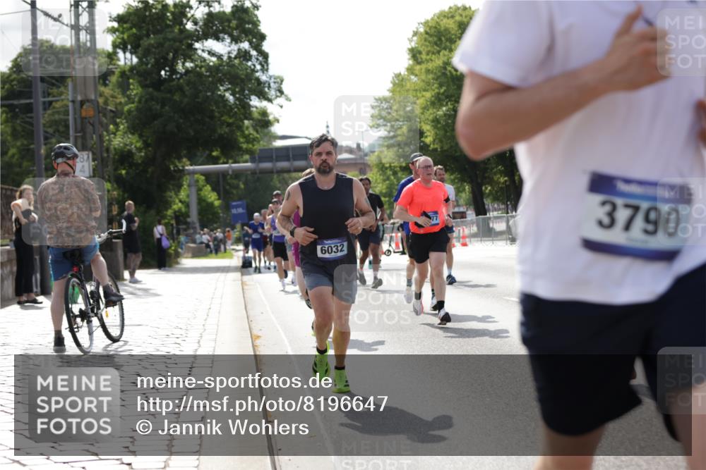 29.06.2025 - hella hamburg halbmarathon Jannik Wohlers http://msf.ph/oto/8196647 29.06.2025 09:46:45 Lombardsbrücke 1053, 1396, 1407, 1411, 1577, 1959, 2563, 2836, 3005, 3790, 3935, 4740, 5193, 6032, 6305, 6915, 7080, 7831, 8323, 9376, 9508, 9519, 10771, 11055, 11370, 11898, 12204, 13148, 13771, 13972, 13991, 14069, 14385, 14388, 14448, 14841, 14975, 15348, 15390, 16177, 16425, 16881, 17014, 17877, 18455, 18731, 18906, 18986 meine-sportfotos.de