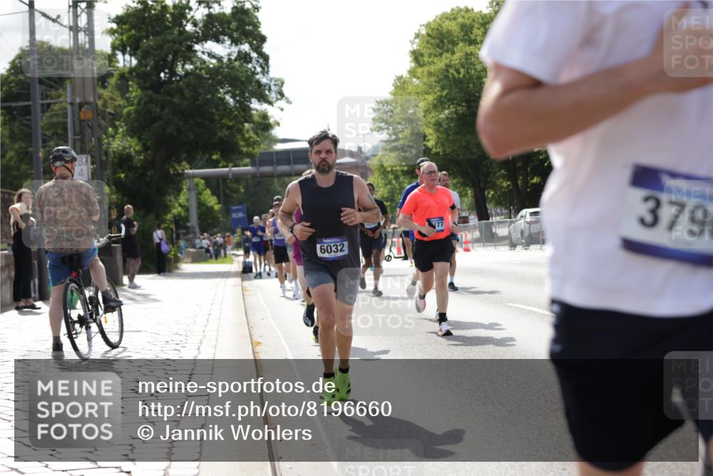 29.06.2025 - hella hamburg halbmarathon Jannik Wohlers http://msf.ph/oto/8196660 29.06.2025 09:46:45 Lombardsbrücke 1053, 1396, 1407, 1411, 1577, 1959, 2563, 2836, 3005, 3790, 3935, 4740, 5193, 6032, 6305, 6915, 7080, 7831, 8323, 9376, 9508, 9519, 10771, 11055, 11370, 11898, 12204, 13148, 13771, 13972, 13991, 14069, 14385, 14388, 14448, 14841, 14975, 15348, 15390, 16177, 16425, 16881, 17014, 17877, 18455, 18731, 18906, 18986 meine-sportfotos.de