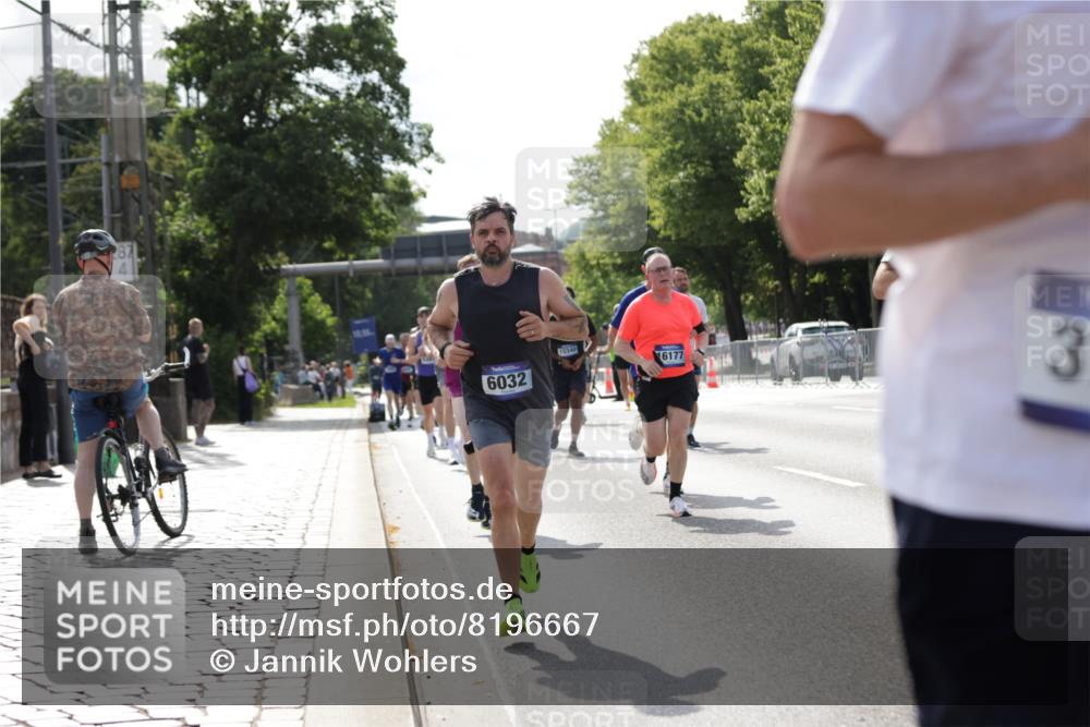 29.06.2025 - hella hamburg halbmarathon Jannik Wohlers http://msf.ph/oto/8196667 29.06.2025 09:46:45 Lombardsbrücke 1053, 1396, 1407, 1411, 1577, 1959, 2563, 2836, 3005, 3790, 3935, 4740, 5193, 6032, 6305, 6915, 7080, 7831, 8323, 9376, 9508, 9519, 10771, 11055, 11370, 11898, 12204, 13148, 13771, 13972, 13991, 14069, 14385, 14388, 14448, 14841, 14975, 15348, 15390, 16177, 16425, 16881, 17014, 17877, 18455, 18731, 18906, 18986 meine-sportfotos.de