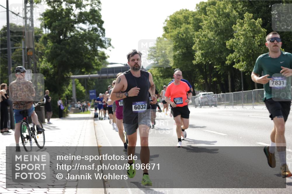 29.06.2025 - hella hamburg halbmarathon Jannik Wohlers http://msf.ph/oto/8196671 29.06.2025 09:46:45 Lombardsbrücke 1053, 1396, 1407, 1411, 1577, 1959, 2563, 2836, 3005, 3790, 3935, 4740, 5193, 6032, 6305, 6915, 7080, 7831, 8323, 9376, 9508, 9519, 10771, 11055, 11370, 11898, 12204, 13148, 13771, 13972, 13991, 14069, 14385, 14388, 14448, 14841, 14975, 15348, 15390, 16177, 16425, 16881, 17014, 17877, 18455, 18731, 18906, 18986 meine-sportfotos.de
