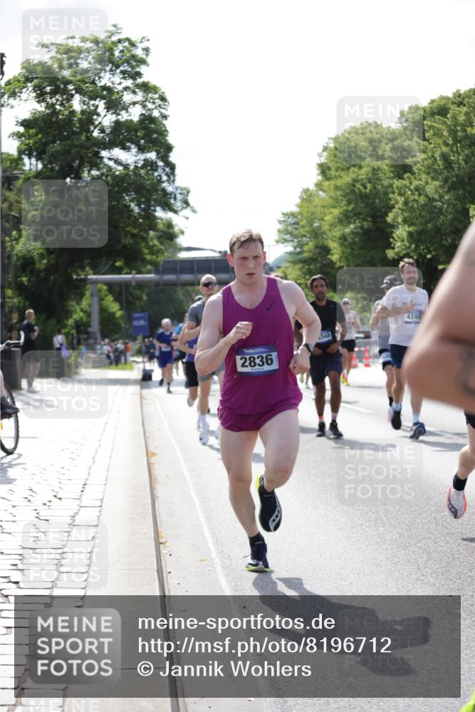 29.06.2025 - hella hamburg halbmarathon Jannik Wohlers http://msf.ph/oto/8196712 29.06.2025 09:46:47 Lombardsbrücke 1396, 1407, 1411, 1910, 1959, 2563, 2774, 2836, 3005, 3790, 3935, 4740, 5193, 6032, 6305, 6473, 6915, 7831, 7972, 8366, 9376, 9508, 9519, 10771, 11055, 11370, 12204, 13148, 13771, 13972, 13991, 14069, 14385, 14388, 14448, 14841, 14975, 15348, 15390, 16177, 16425, 16698, 17014, 17877, 18455, 18731, 18906, 18986 meine-sportfotos.de