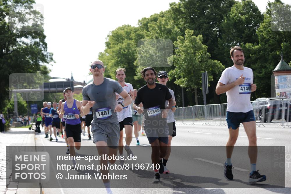 29.06.2025 - hella hamburg halbmarathon Jannik Wohlers http://msf.ph/oto/8196740 29.06.2025 09:46:48 Lombardsbrücke 1002, 1396, 1407, 1910, 1959, 2228, 2563, 2774, 2836, 3005, 3790, 3935, 4740, 6032, 6305, 6473, 6915, 7831, 7972, 8366, 9376, 9508, 9519, 10771, 11055, 11370, 12204, 13148, 13771, 13972, 13991, 14069, 14385, 14388, 14448, 14841, 14975, 15348, 15390, 15500, 16075, 16177, 16425, 16698, 17014, 17877, 18455, 18731, 18906 meine-sportfotos.de