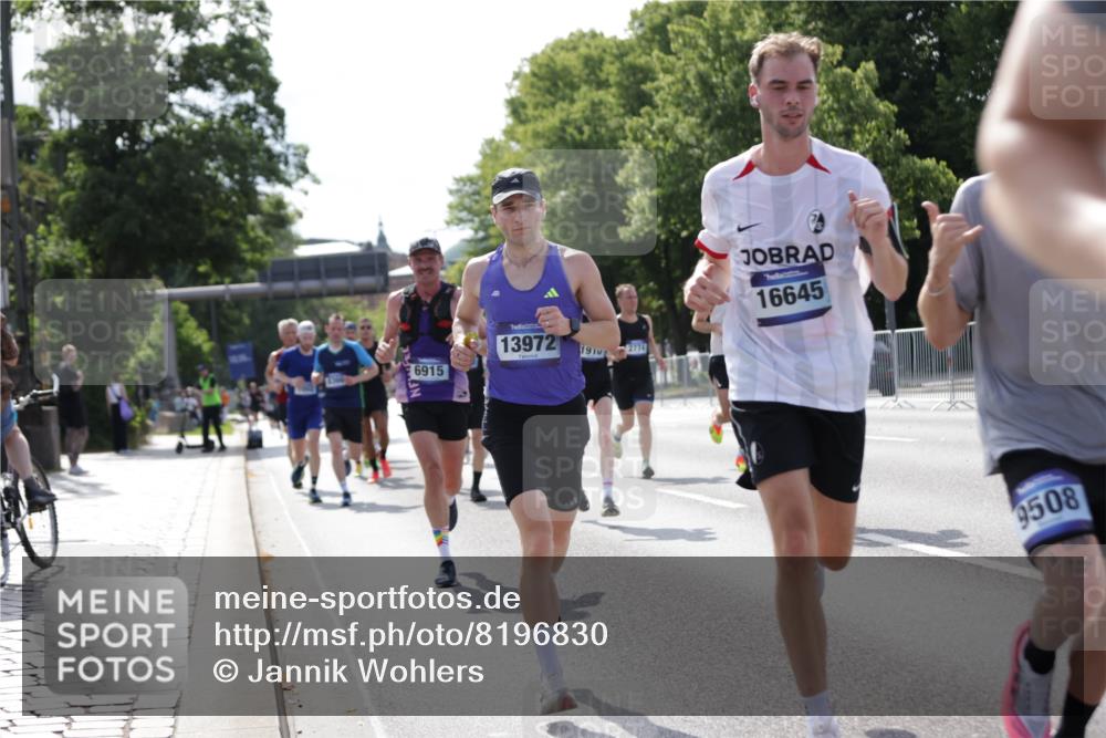 29.06.2025 - hella hamburg halbmarathon Jannik Wohlers http://msf.ph/oto/8196830 29.06.2025 09:46:50 Lombardsbrücke 1002, 1396, 1407, 1910, 1959, 2121, 2228, 2563, 2774, 2836, 3005, 3790, 3935, 4246, 4740, 5961, 6032, 6305, 6473, 6915, 7831, 7972, 8366, 9376, 9508, 9519, 10771, 11055, 11370, 11806, 12137, 12204, 13148, 13771, 13972, 13991, 14069, 14388, 14448, 14975, 15348, 15390, 15500, 15939, 16075, 16177, 16425, 16698, 17877, 18455, 18731, 18906, 19059 meine-sportfotos.de