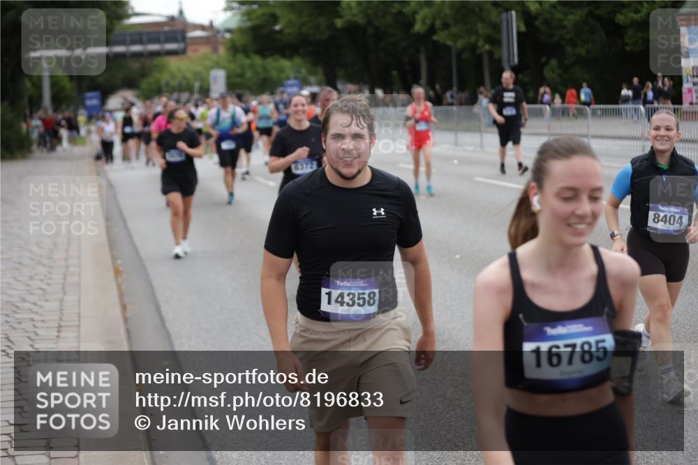29.06.2025 - hella hamburg halbmarathon Jannik Wohlers http://msf.ph/oto/8196833 29.06.2025 11:14:30 Lombardsbrücke 1146, 1492, 1493, 2875, 3887, 3888, 5576, 5737, 6264, 6268, 6372, 6383, 6469, 6534, 7819, 8404, 8782, 10231, 10233, 10265, 10947, 10949, 11257, 11685, 12110, 13253, 13396, 14120, 14943, 15167, 16462, 16463, 17430, 17920, 17925, 18468, 18472, 18473, 18770, 19136 meine-sportfotos.de