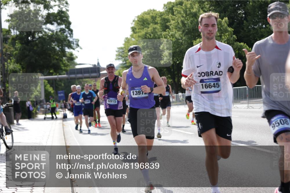 29.06.2025 - hella hamburg halbmarathon Jannik Wohlers http://msf.ph/oto/8196839 29.06.2025 09:46:50 Lombardsbrücke 1002, 1396, 1407, 1910, 1959, 2121, 2228, 2563, 2774, 2836, 3005, 3790, 3935, 4246, 4740, 5961, 6032, 6305, 6473, 6915, 7831, 7972, 8366, 9376, 9508, 9519, 10771, 11055, 11370, 11806, 12137, 12204, 13148, 13771, 13972, 13991, 14069, 14388, 14448, 14975, 15348, 15390, 15500, 15939, 16075, 16177, 16425, 16698, 17877, 18455, 18731, 18906, 19059 meine-sportfotos.de