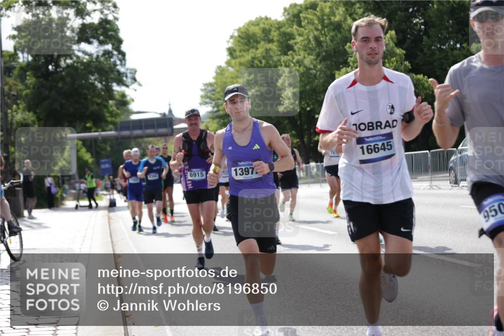 29.06.2025 - hella hamburg halbmarathon Jannik Wohlers http://msf.ph/oto/8196850 29.06.2025 09:46:50 Lombardsbrücke 1002, 1396, 1407, 1910, 1959, 2121, 2228, 2563, 2774, 2836, 3005, 3790, 3935, 4246, 4740, 5961, 6032, 6305, 6473, 6915, 7831, 7972, 8366, 9376, 9508, 9519, 10771, 11055, 11370, 11806, 12137, 12204, 13148, 13771, 13972, 13991, 14069, 14388, 14448, 14975, 15348, 15390, 15500, 15939, 16075, 16177, 16425, 16698, 17877, 18455, 18731, 18906, 19059 meine-sportfotos.de