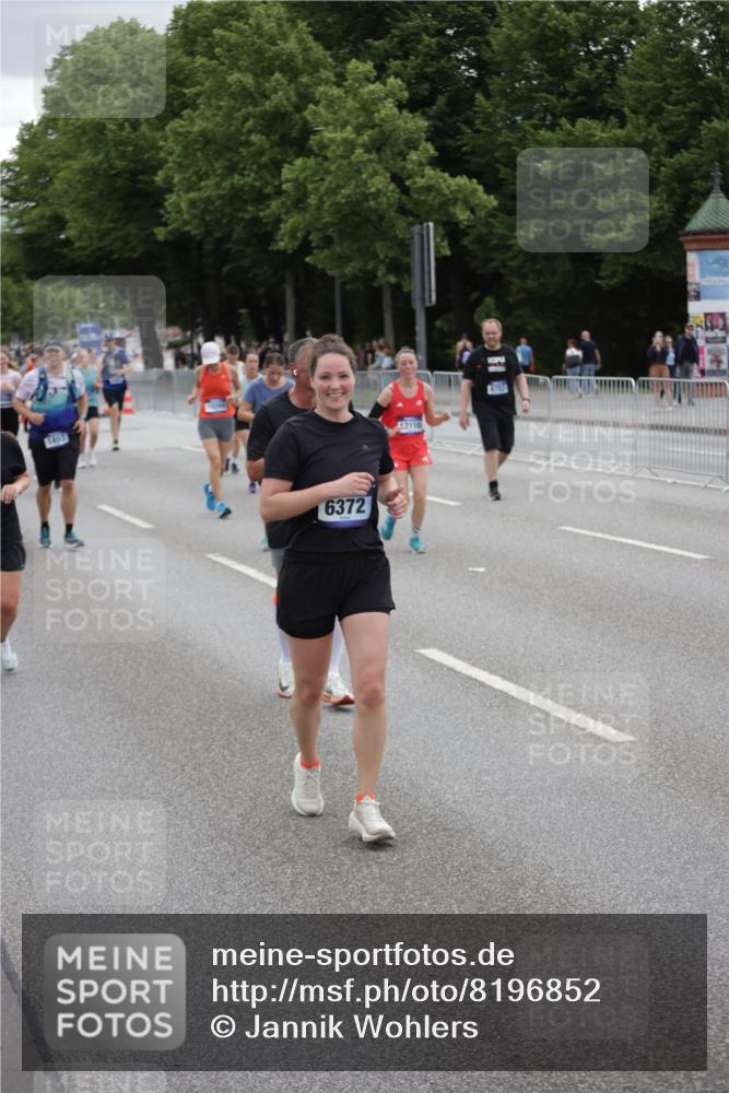 29.06.2025 - hella hamburg halbmarathon Jannik Wohlers http://msf.ph/oto/8196852 29.06.2025 11:14:31 Lombardsbrücke 1146, 1492, 1493, 2503, 2875, 5576, 5737, 6264, 6268, 6372, 6383, 6469, 6534, 7718, 7819, 8404, 8782, 10231, 10233, 10265, 10947, 10949, 11257, 11685, 12110, 13253, 14120, 14943, 16026, 16462, 16463, 17430, 17920, 17925, 18468, 18472, 18473, 18595, 18770, 19136 meine-sportfotos.de