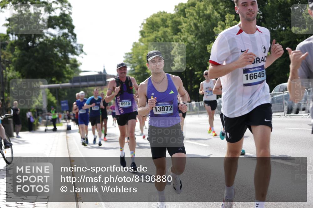 29.06.2025 - hella hamburg halbmarathon Jannik Wohlers http://msf.ph/oto/8196880 29.06.2025 09:46:50 Lombardsbrücke 1002, 1396, 1407, 1910, 1959, 2121, 2228, 2563, 2774, 2836, 3005, 3790, 3935, 4246, 4740, 5961, 6032, 6305, 6473, 6915, 7831, 7972, 8366, 9376, 9508, 9519, 10771, 11055, 11370, 11806, 12137, 12204, 13148, 13771, 13972, 13991, 14069, 14388, 14448, 14975, 15348, 15390, 15500, 15939, 16075, 16177, 16425, 16698, 17877, 18455, 18731, 18906, 19059 meine-sportfotos.de