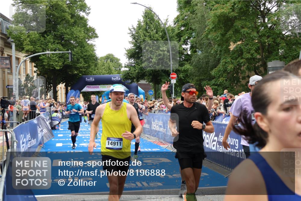 29.06.2025 - hella hamburg halbmarathon Zöllner http://msf.ph/oto/8196888 29.06.2025 10:46:02 Ziel 2189, 4277, 5648, 6532, 8269, 8577, 8871, 11936, 12084, 12269, 14462, 14911, 15149, 17008, 18081, 18185, 19116 meine-sportfotos.de