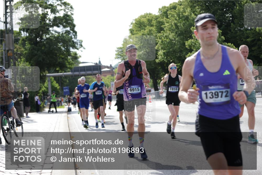 29.06.2025 - hella hamburg halbmarathon Jannik Wohlers http://msf.ph/oto/8196893 29.06.2025 09:46:51 Lombardsbrücke 1002, 1396, 1407, 1910, 1959, 2121, 2228, 2563, 2774, 2836, 3005, 3783, 3790, 3935, 4246, 4740, 5961, 6032, 6305, 6473, 6915, 7831, 7972, 8366, 9376, 9508, 9519, 10771, 11055, 11370, 11806, 12137, 12204, 13148, 13771, 13972, 13991, 14388, 14448, 14975, 15348, 15390, 15500, 15939, 16075, 16177, 16425, 16698, 17877, 18455, 18731, 19059 meine-sportfotos.de