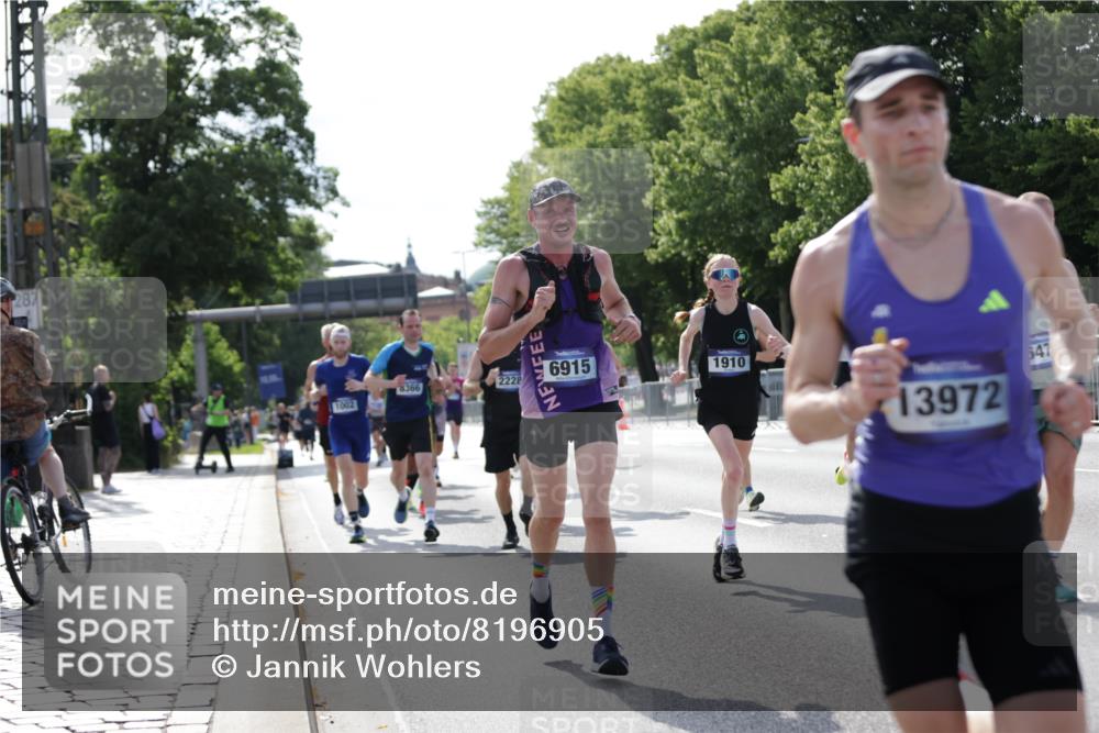 29.06.2025 - hella hamburg halbmarathon Jannik Wohlers http://msf.ph/oto/8196905 29.06.2025 09:46:51 Lombardsbrücke 1002, 1396, 1407, 1910, 1959, 2121, 2228, 2563, 2774, 2836, 3005, 3783, 3790, 3935, 4246, 4740, 5961, 6032, 6305, 6473, 6915, 7831, 7972, 8366, 9376, 9508, 9519, 10771, 11055, 11370, 11806, 12137, 12204, 13148, 13771, 13972, 13991, 14388, 14448, 14975, 15348, 15390, 15500, 15939, 16075, 16177, 16425, 16698, 17877, 18455, 18731, 19059 meine-sportfotos.de