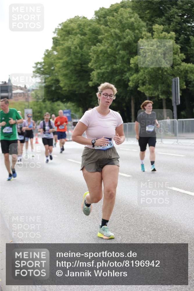 29.06.2025 - hella hamburg halbmarathon Jannik Wohlers http://msf.ph/oto/8196942 29.06.2025 10:24:45 Lombardsbrücke 1627, 1740, 2000, 3920, 3961, 3963, 5564, 5814, 7778, 8083, 8962, 9573, 9927, 11400, 11921, 14086, 14649, 15153, 15679, 15942, 17185, 17954 meine-sportfotos.de