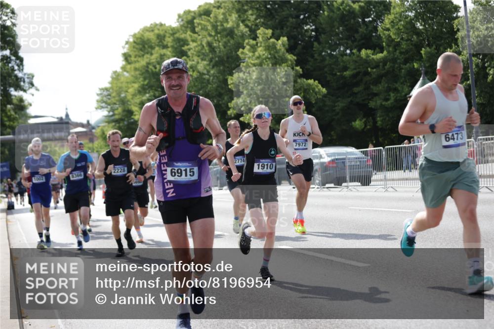 29.06.2025 - hella hamburg halbmarathon Jannik Wohlers http://msf.ph/oto/8196954 29.06.2025 09:46:51 Lombardsbrücke 1002, 1396, 1407, 1910, 1959, 2121, 2228, 2563, 2774, 2836, 3005, 3783, 3790, 3935, 4246, 4740, 5961, 6032, 6305, 6473, 6915, 7831, 7972, 8366, 9376, 9508, 9519, 10771, 11055, 11370, 11806, 12137, 12204, 13148, 13771, 13972, 13991, 14388, 14448, 14975, 15348, 15390, 15500, 15939, 16075, 16177, 16425, 16698, 17877, 18455, 18731, 19059 meine-sportfotos.de