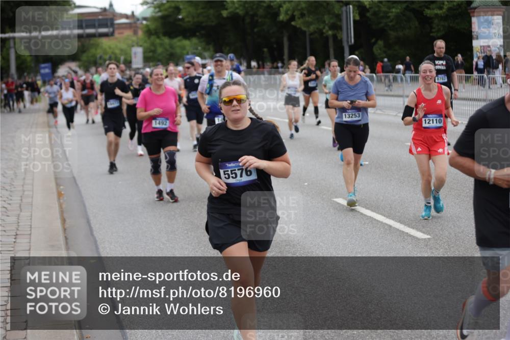 29.06.2025 - hella hamburg halbmarathon Jannik Wohlers http://msf.ph/oto/8196960 29.06.2025 11:14:34 Lombardsbrücke 1146, 1492, 1493, 1860, 2503, 2875, 4656, 5576, 6264, 6268, 6372, 6383, 6469, 6534, 7718, 7819, 8193, 8404, 8782, 9528, 9783, 10265, 10544, 11257, 11685, 12110, 13232, 13253, 13333, 14120, 15474, 15615, 16026, 16462, 16463, 17430, 17920, 17925, 18468, 18472, 18473, 18595, 18770, 18889, 19136 meine-sportfotos.de