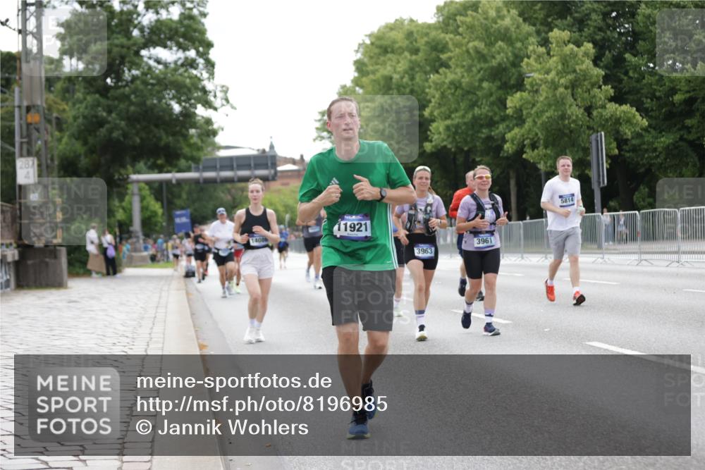 29.06.2025 - hella hamburg halbmarathon Jannik Wohlers http://msf.ph/oto/8196985 29.06.2025 10:24:49 Lombardsbrücke 1627, 2000, 3920, 3961, 3963, 5564, 5814, 7778, 8083, 8962, 9573, 9927, 11400, 11921, 13510, 14086, 14649, 15016, 15119, 15153, 15679, 16421, 16422, 17185 meine-sportfotos.de