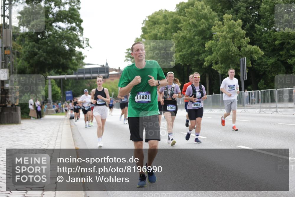 29.06.2025 - hella hamburg halbmarathon Jannik Wohlers http://msf.ph/oto/8196990 29.06.2025 10:24:49 Lombardsbrücke 1627, 2000, 3920, 3961, 3963, 5564, 5814, 7778, 8083, 8962, 9573, 9927, 11400, 11921, 13510, 14086, 14649, 15016, 15119, 15153, 15679, 16421, 16422, 17185 meine-sportfotos.de
