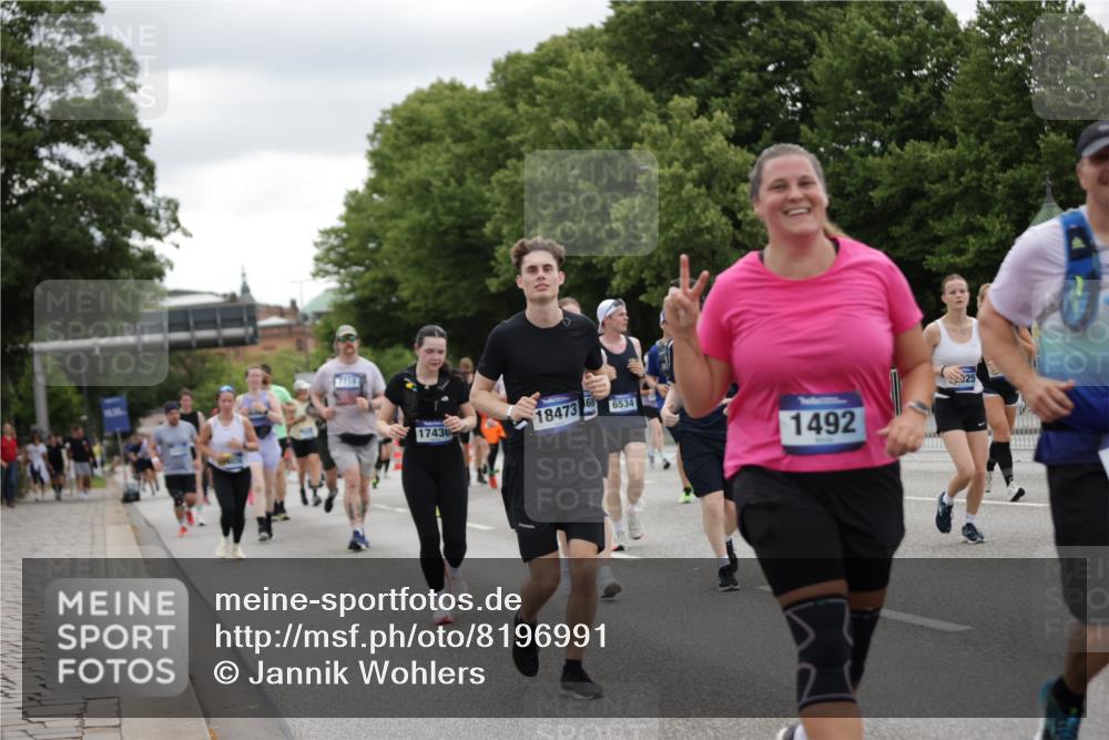 29.06.2025 - hella hamburg halbmarathon Jannik Wohlers http://msf.ph/oto/8196991 29.06.2025 11:14:37 Lombardsbrücke 1146, 1492, 1493, 1860, 2334, 2368, 2503, 2875, 4656, 5576, 6292, 6372, 6383, 6469, 6534, 7076, 7718, 7819, 8193, 8404, 8782, 9528, 9783, 10265, 10544, 11685, 12110, 13232, 13253, 13333, 15052, 15080, 15200, 15474, 15615, 15634, 16026, 17430, 17920, 17925, 18468, 18472, 18473, 18595, 18770, 18889, 19136 meine-sportfotos.de