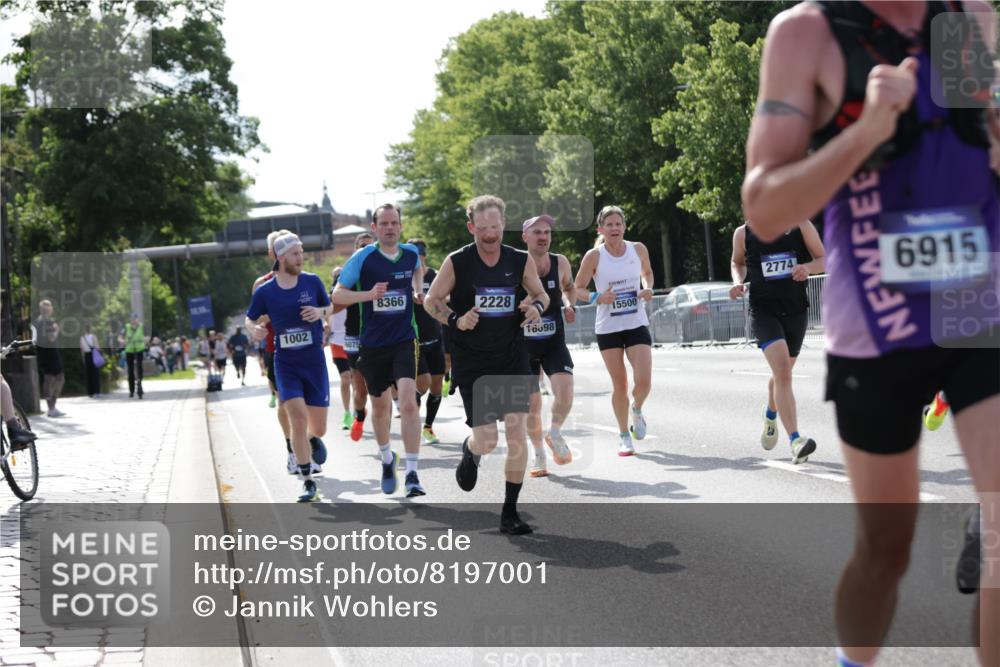 29.06.2025 - hella hamburg halbmarathon Jannik Wohlers http://msf.ph/oto/8197001 29.06.2025 09:46:52 Lombardsbrücke 1002, 1407, 1910, 1959, 2121, 2228, 2563, 2774, 2836, 3783, 3790, 3935, 4246, 4740, 5961, 6032, 6305, 6473, 6915, 7831, 7972, 8366, 9376, 9508, 9519, 10771, 11055, 11370, 11806, 12137, 12204, 13148, 13771, 13972, 13991, 14388, 14448, 14975, 15348, 15500, 15939, 16075, 16177, 16425, 16698, 17877, 18455, 18731, 19059 meine-sportfotos.de